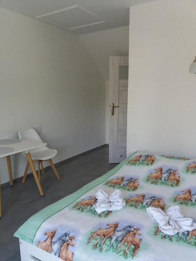 Gosciniec Solan Hotel Jeleniow Bagian luar foto