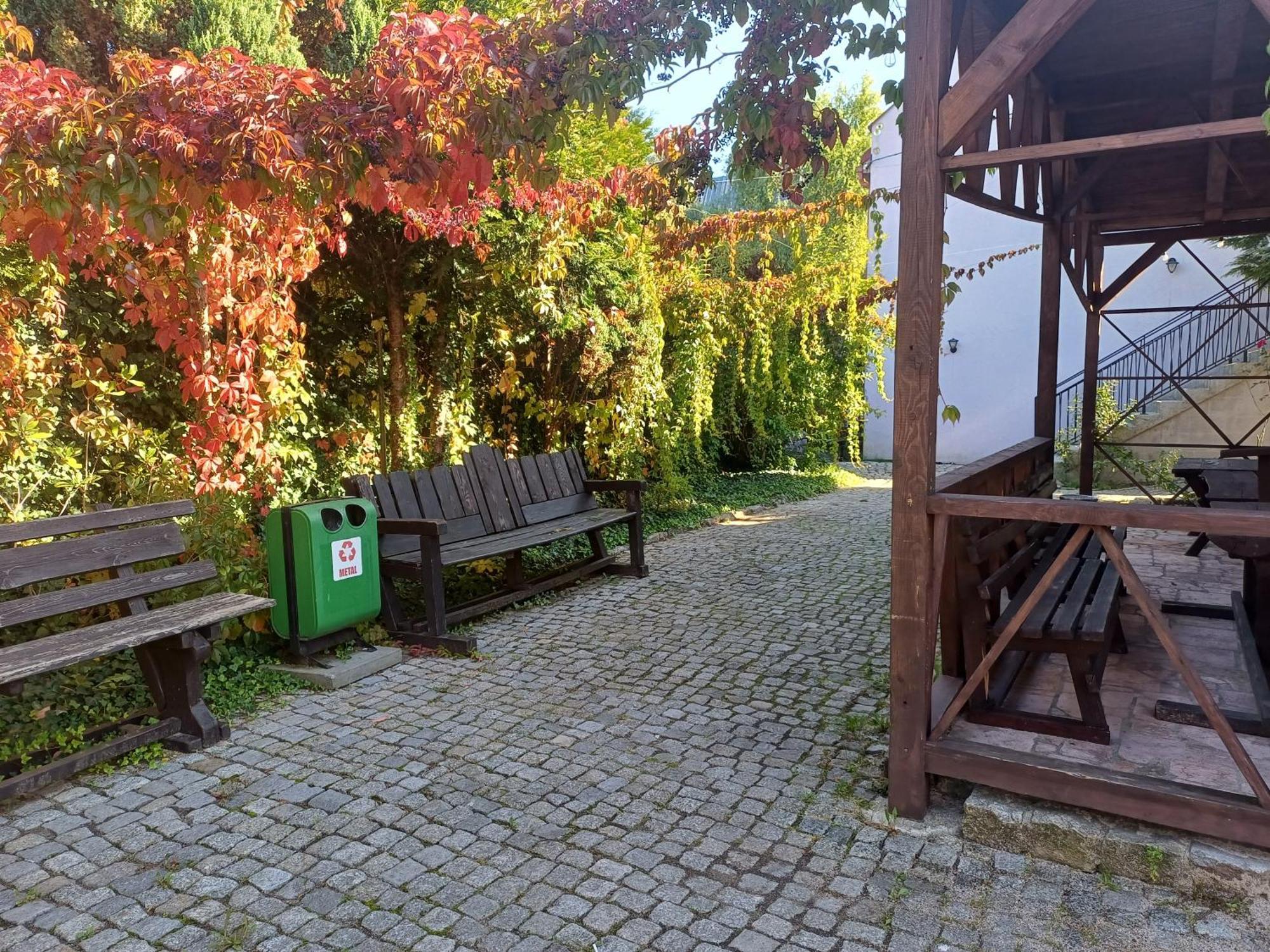 Gosciniec Solan Hotel Jeleniow Bagian luar foto